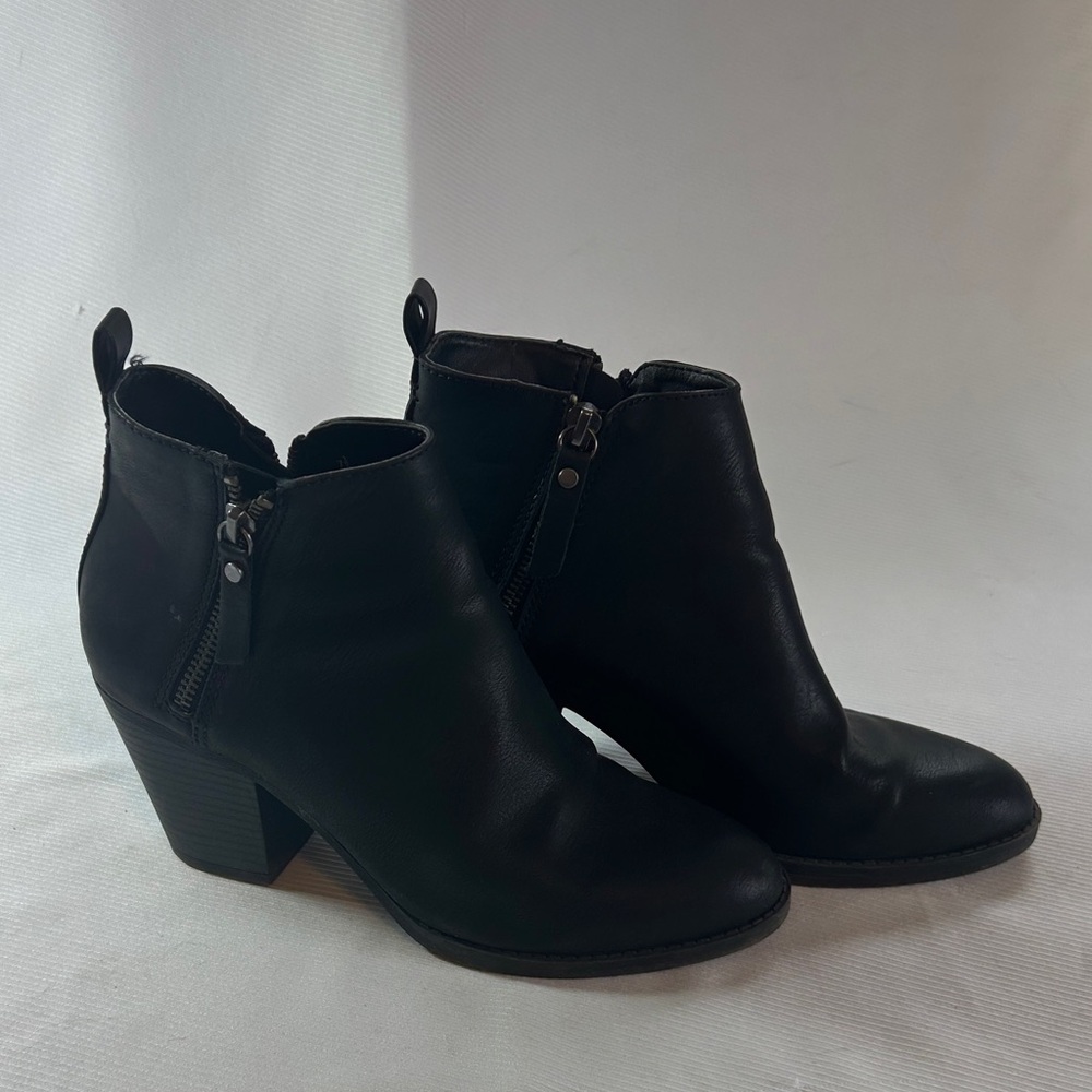 Universal Thread Black Leather Ankle Booties with Side Zipper